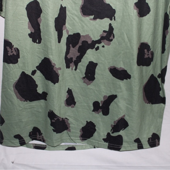 Haute Edition V-Neck Women's Leopard Print Summer Casual Top Tee Green - Picture 6 of 8